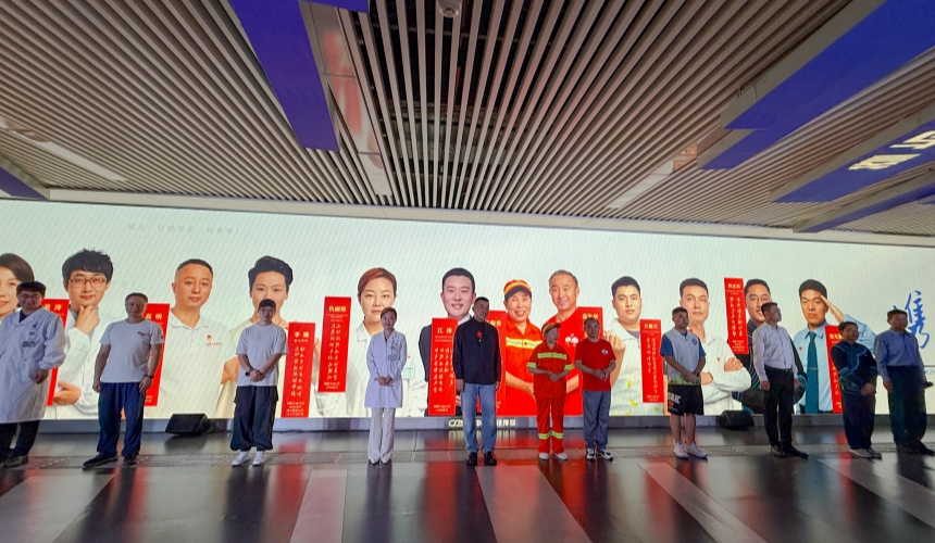 十余位來自全市各行各業的無償獻血者代表登場。武漢血液中心供圖