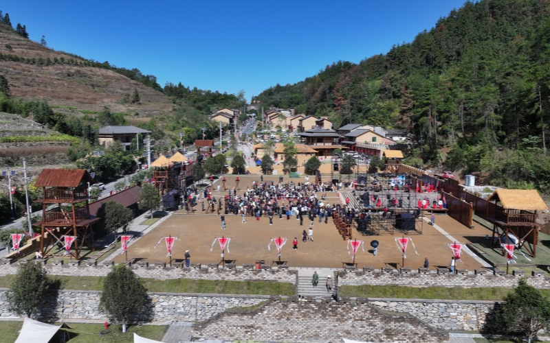 国烟帮扶的关垭楚长城3A级景区。余登明摄