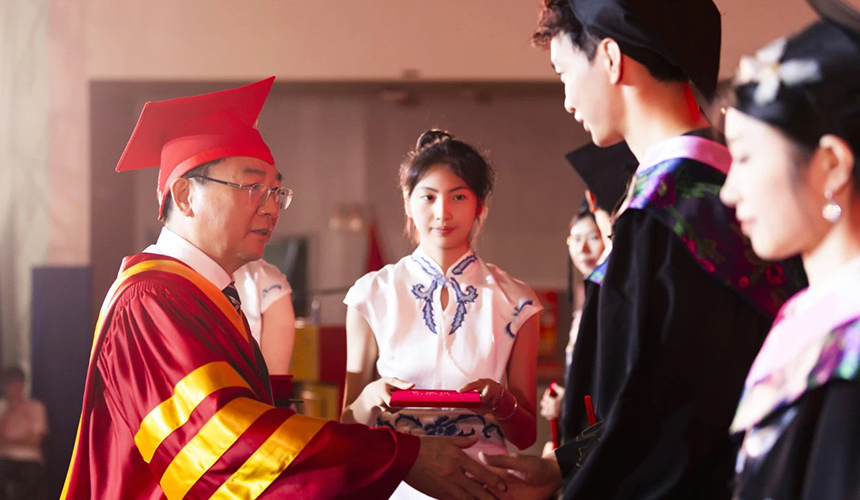 智启未来 江汉大学举行2025届毕业典礼【2】