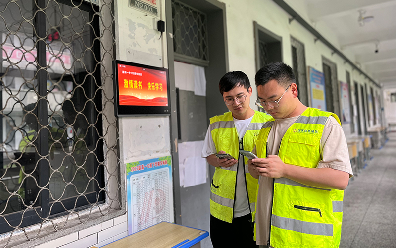 移動技術人員對考場網絡進行測試，保証考試期間信號屏蔽徹底。