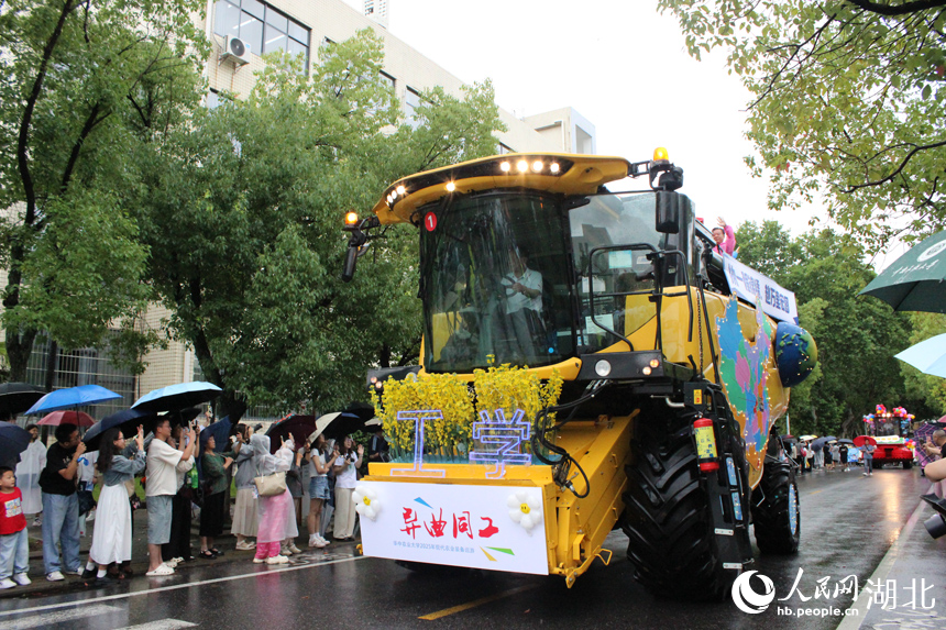 農機巡游送別畢業生