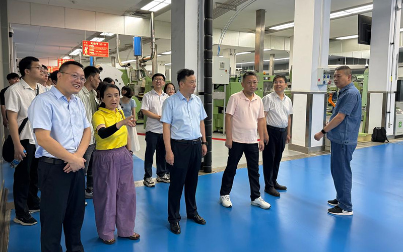 卷煙廠技術人員開展介紹。費碩文攝