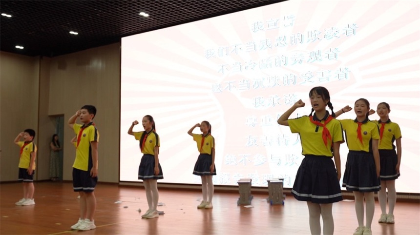 心理劇表演《沉默的她》。王苒宇攝