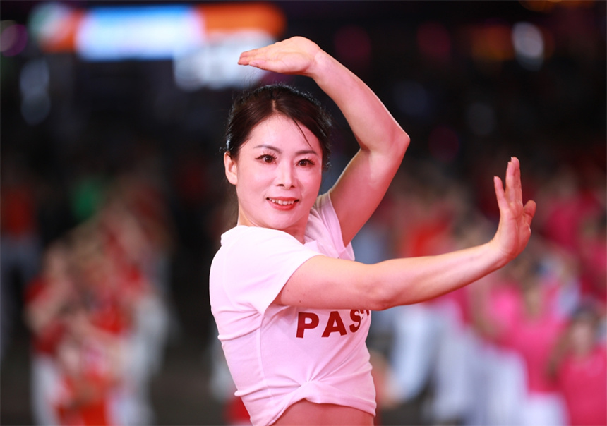 舞动夏夜！湖北竹山500名广场舞爱好者"点燃"女娲广场