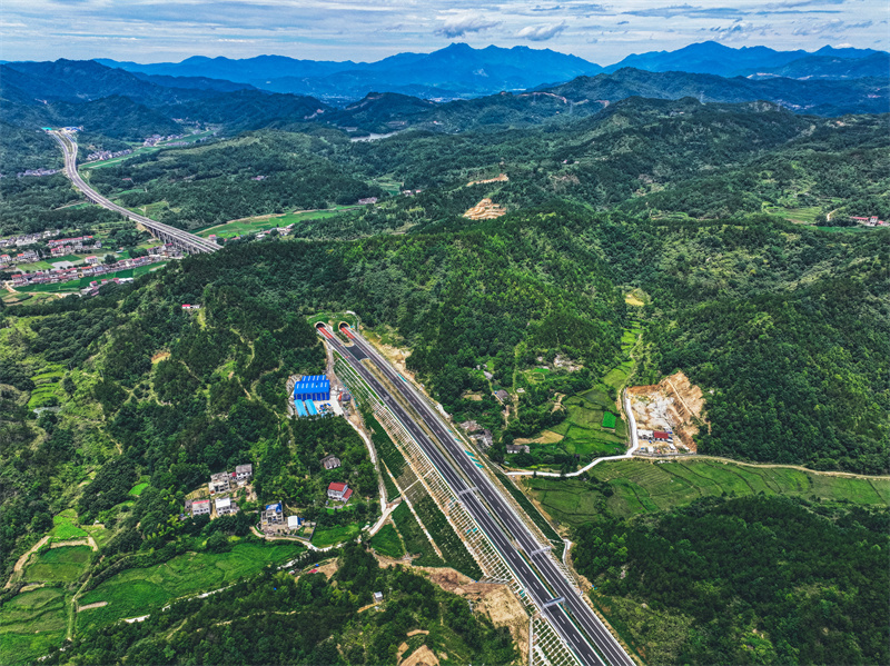 蕲春至太湖高速公路蕲春东段。