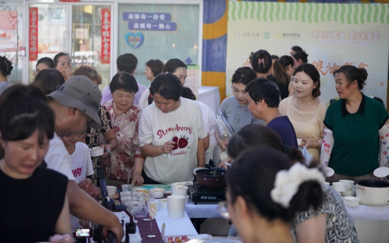 “荆楚好粮油 夏夜美食荟”全谷物科学膳食宣传推广活动现场。