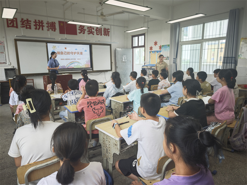 桃花小学的法治课。