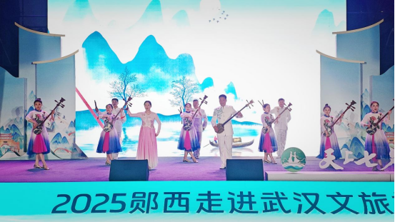 郧西县“文旅推介”演出现场。陈国东摄