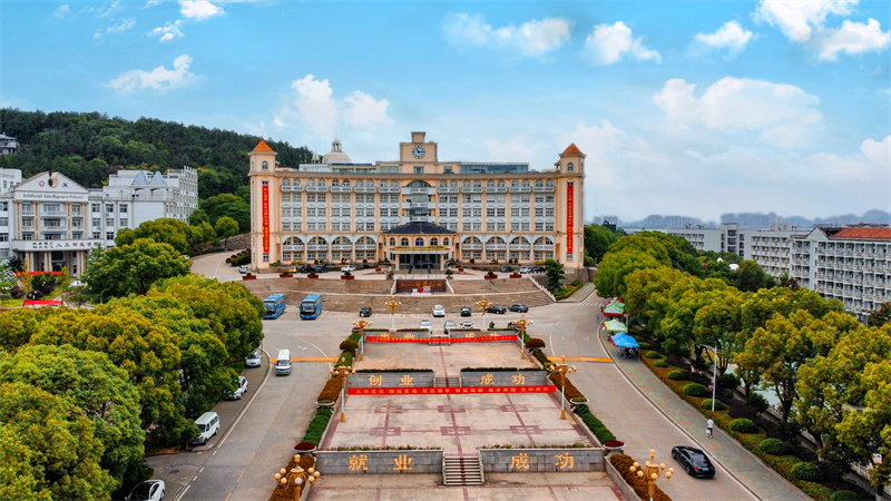 武昌理工学院校园。