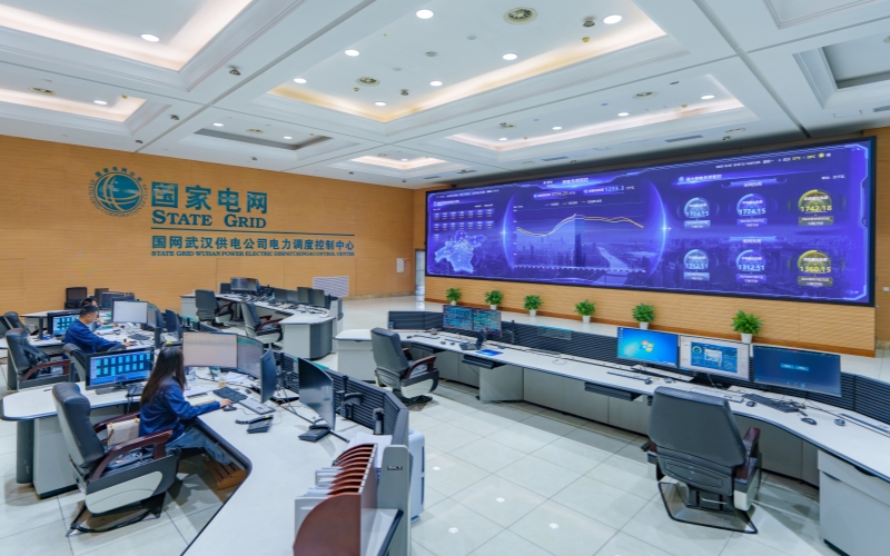 国网武汉供电公司进入战时模式，密切关注全网负荷变化情况。