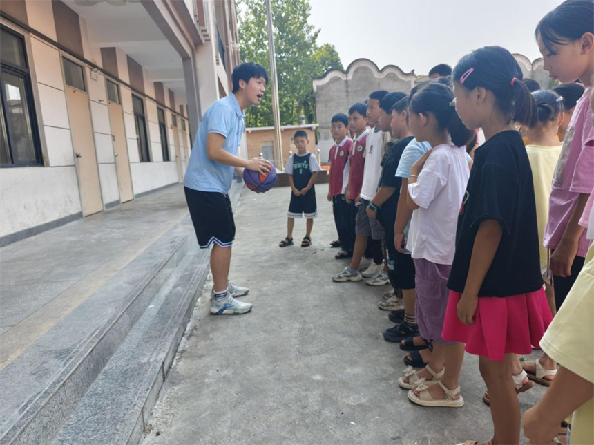 大学生义卖报款购空调 为乡村小学添清凉【4】