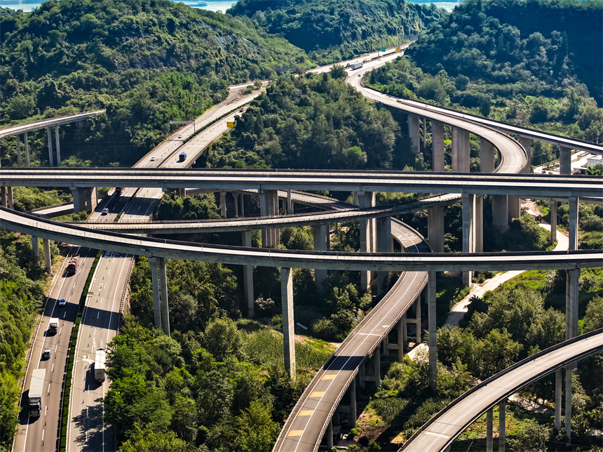 杂乱边坡变口袋公园 574公里高速公路焕新颜【2】