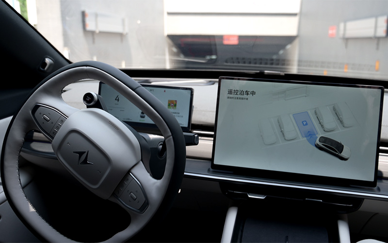 东风奕派eπ007实践车路云协同技术。