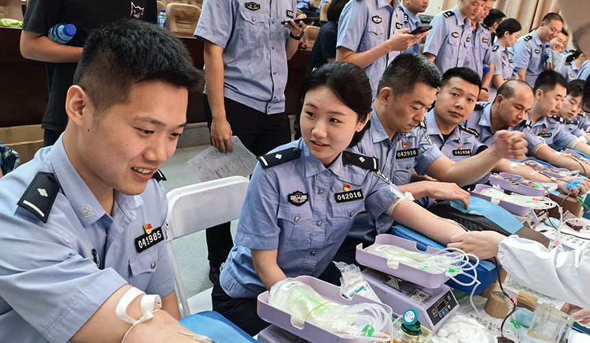 武汉公安无偿献血活动热忱满满【2】