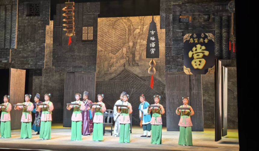 黄梅戏《梅城烟雨》首演 展现清廉爱民精神与创新活力【6】