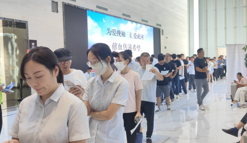 1583位爱心人士挽臂共绘“生命画卷”