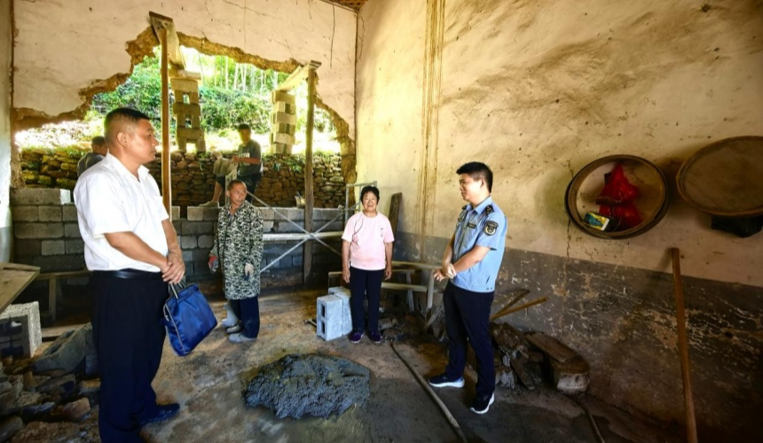 湖北保康：闻汛而动显担当 风雨同心护家园【2】
