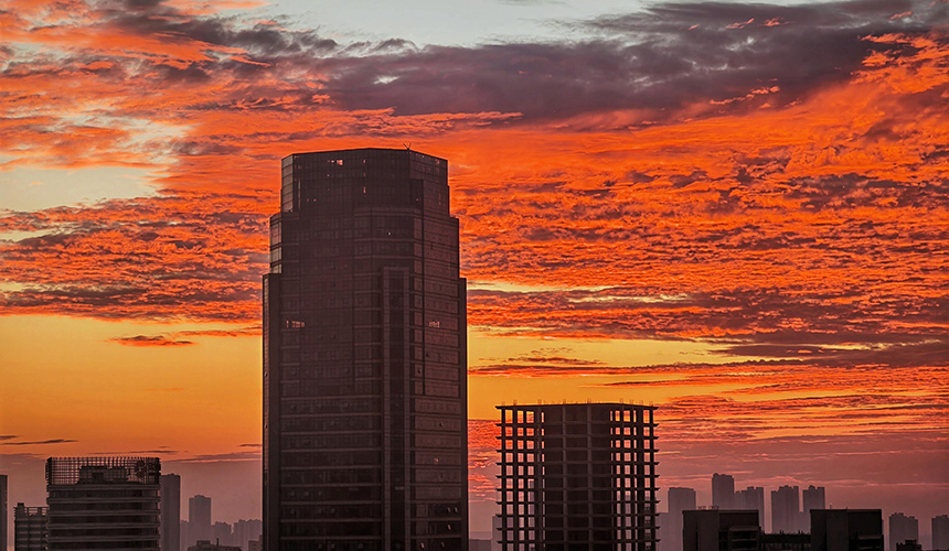武漢霞光滿天。吳暄攝