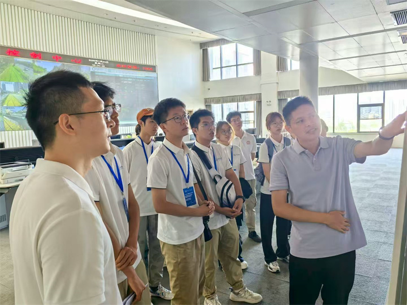 师生走访武汉光谷交通运营有限公司。