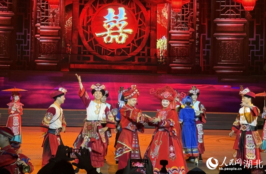 情景歌舞表演《西兰卡普·情韵》。人民网记者 周恬摄