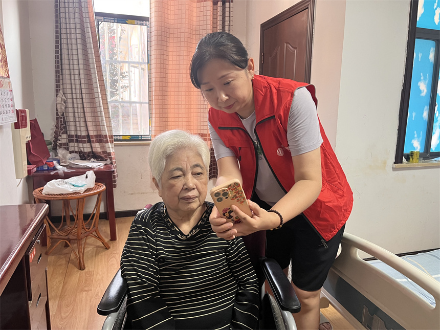 湖北移动以心级服务关爱银龄老人
