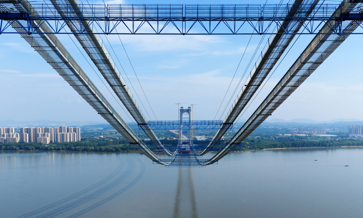 《湖北黄冈：建设中的燕矶大桥》俞松梅 摄