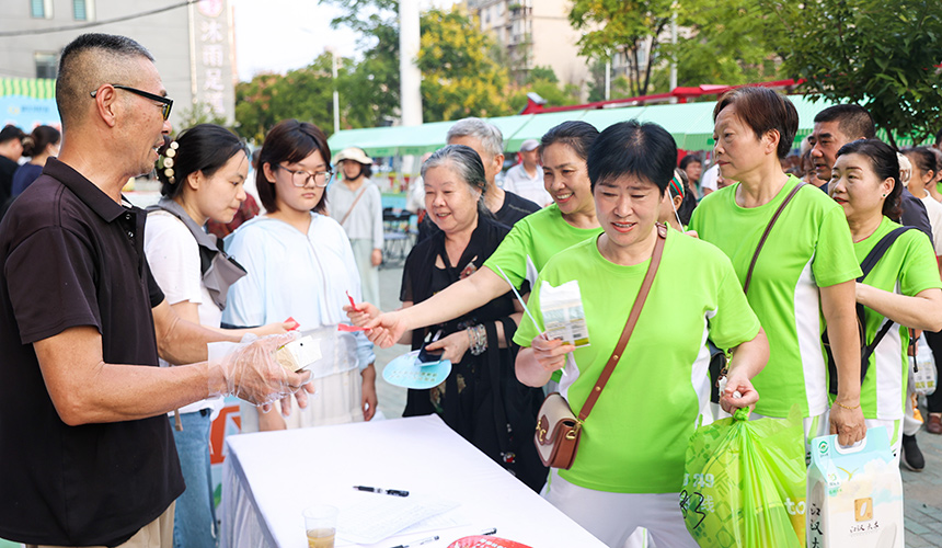 “荊楚糧油”社區活動走進新鑫園社區 惠民服務暖民心【7】