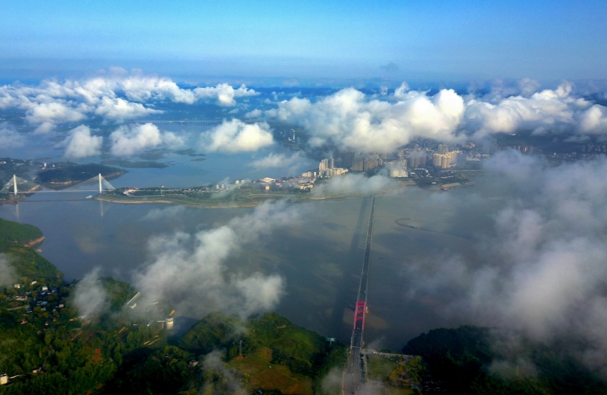 2025年9月13日拍摄的南水北调丹江口库区郧阳段汉江水域。