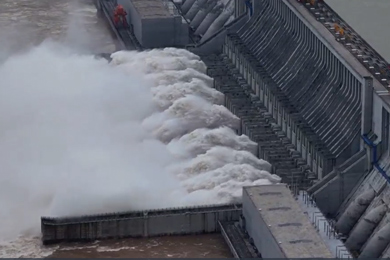 《三峡大坝：以大国重器的巍峨守护长江之美》陈冰