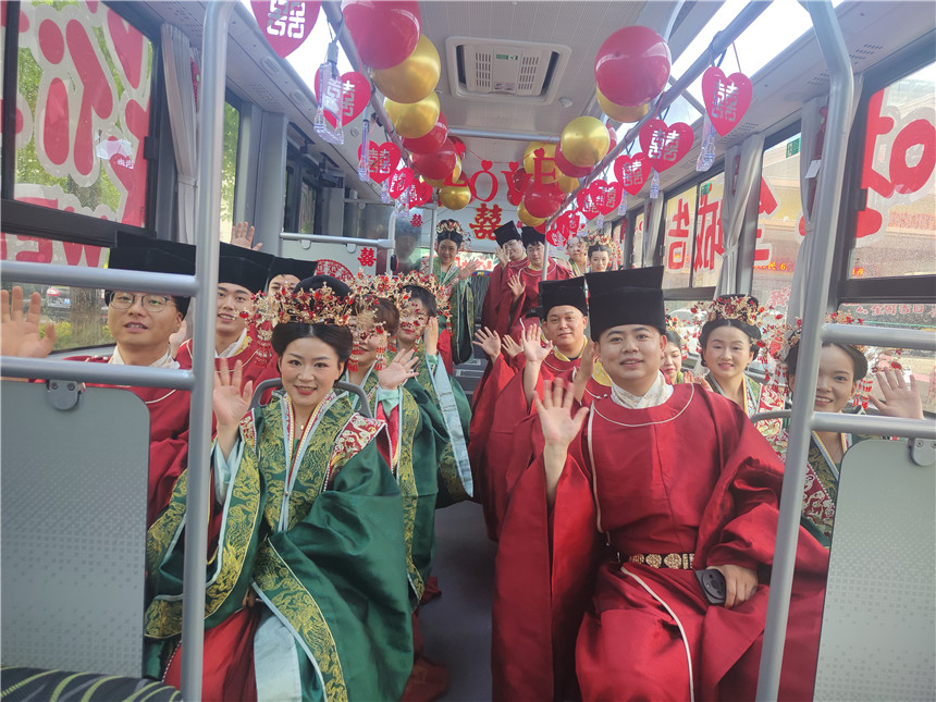 宜昌市第二屆5.20新婚集體頒証儀式。