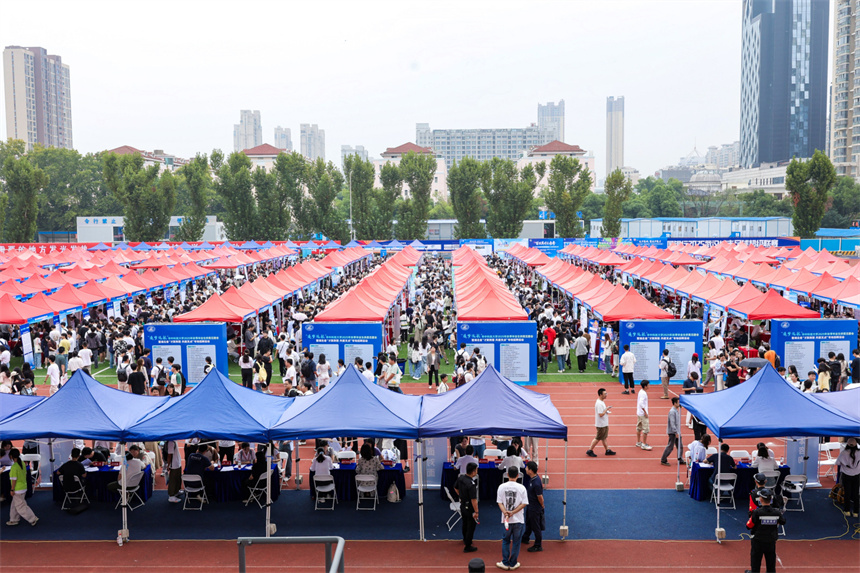 “才聚荊楚”秋招開場 兩萬學子與近700企業共赴“未來之約”