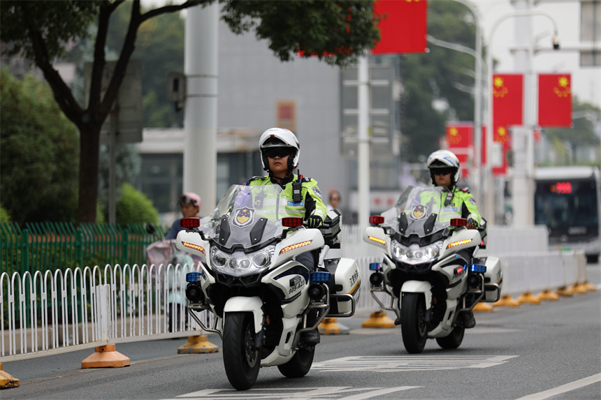武汉公安启动高等级勤务守护国庆中秋社会平安