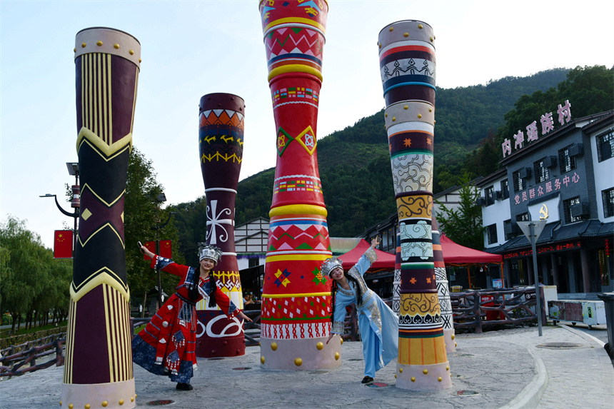 湖北通城千年古瑶村焕新升级 日赏非遗夜品烟火