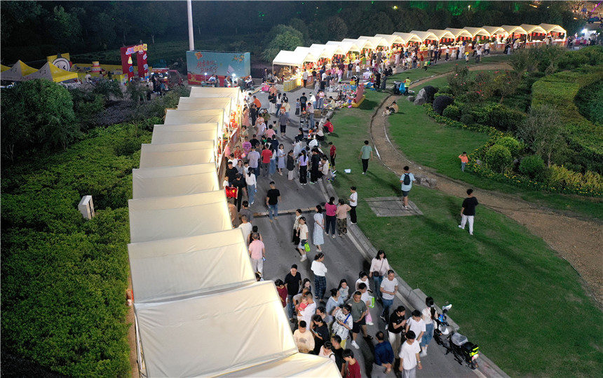 工美文創市集火熱開市。夏正鋒攝