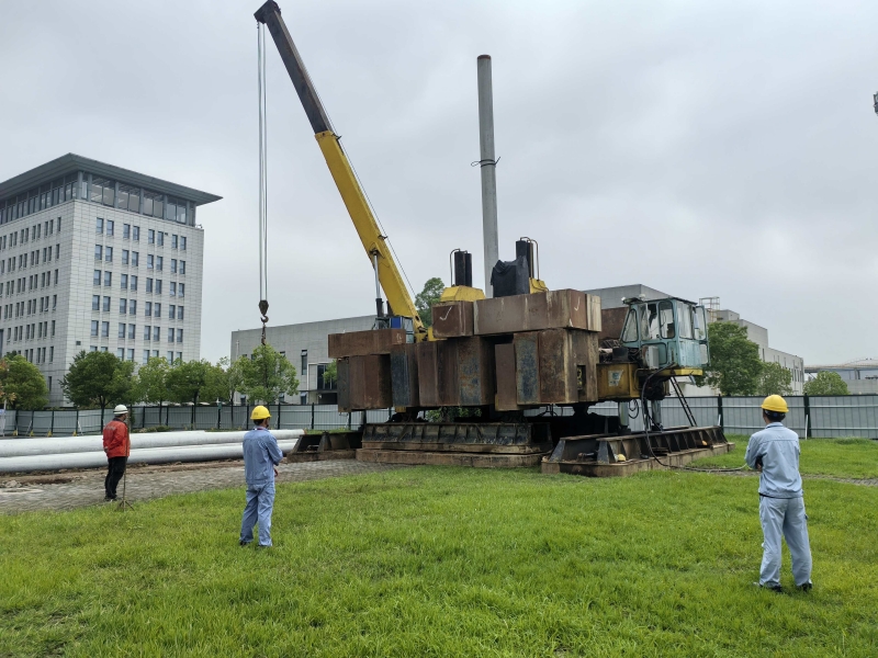 鄂州五條路項目葛山大道東延線路面。
