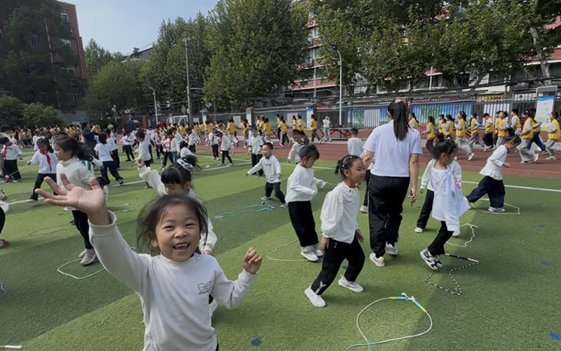 武漢中小學大課間學生活動豐富。蘇西鳳攝