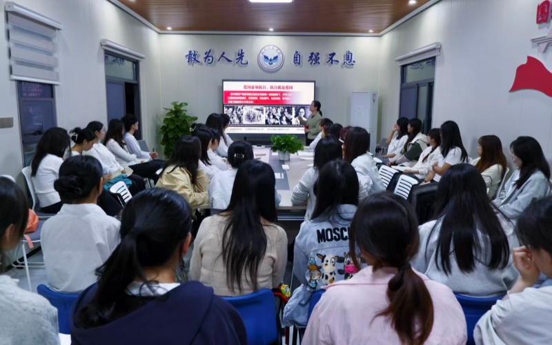 思政课现场。