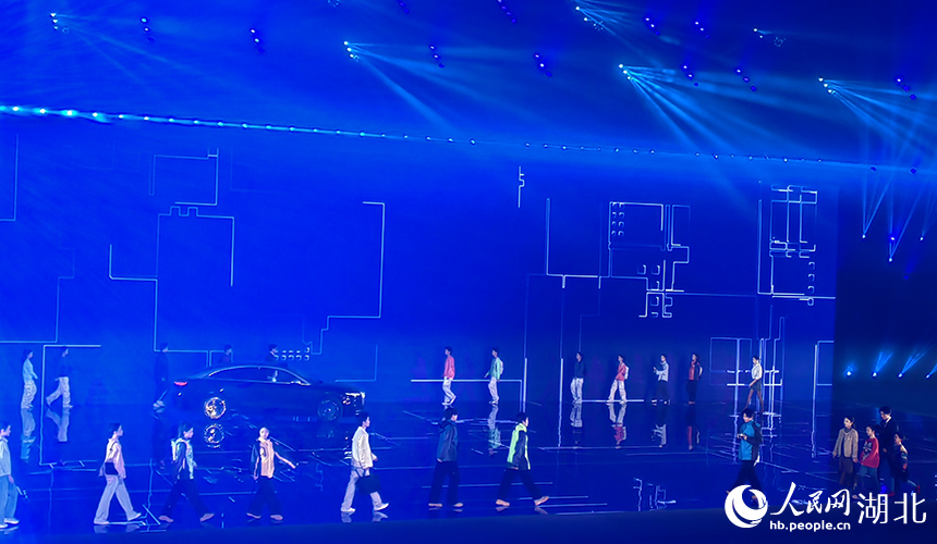 光子機器人點燃聖火，武漢第十二屆運動會開幕【4】