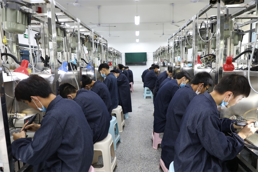 竹山职业技术集团学校培训绿松石雕刻工匠