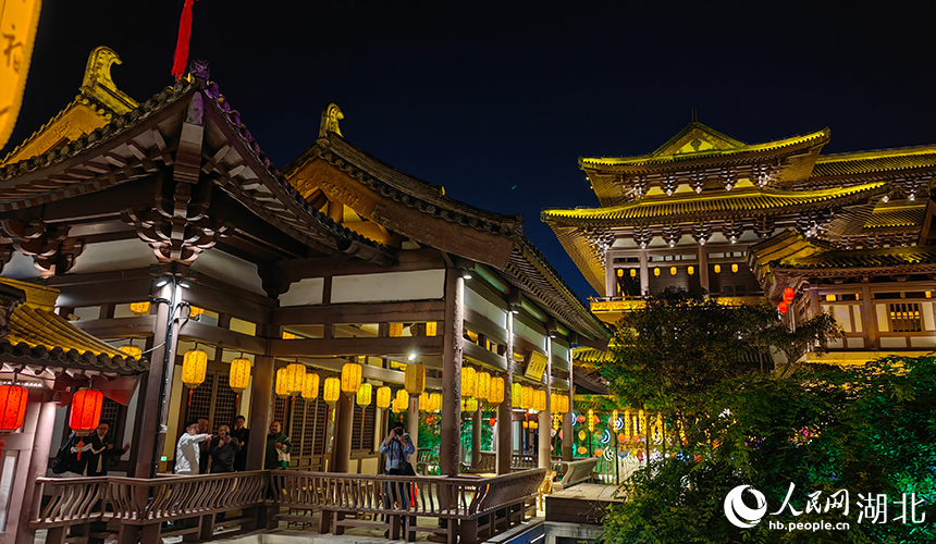 建筑美学与消费体验点亮“夜名片”【8】