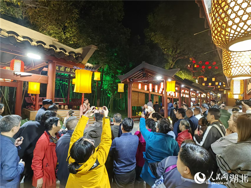 湖北咸宁赤壁市紧扣三国文化，推进历史文化与旅游产业深度融合。