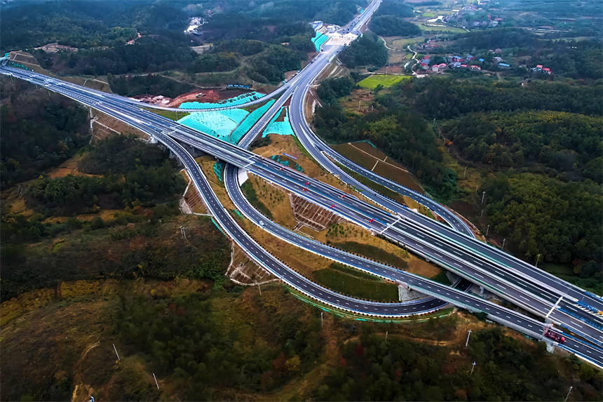 随州至信阳高速公路项目顺利通过交工验收