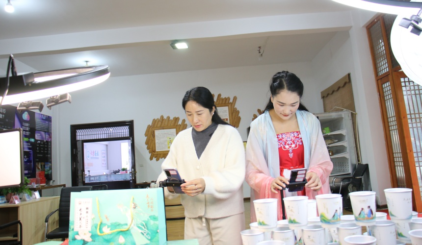 茶葉直播現場。王霞攝