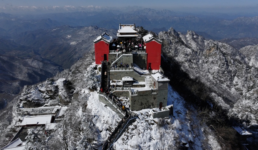 雪后武当山金顶