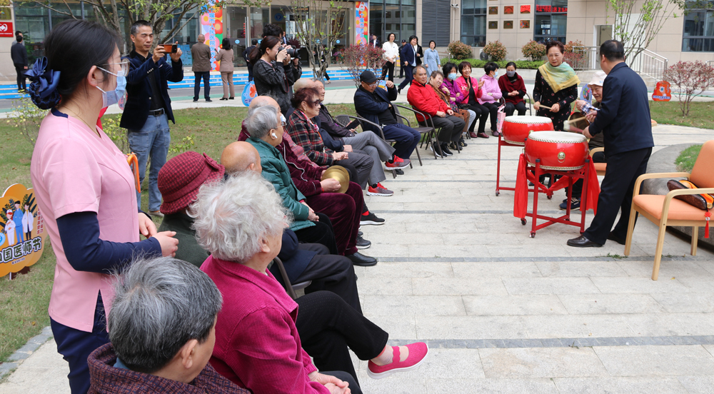  十堰市老年人養護中心住養老人豐富多彩的娛樂活動
