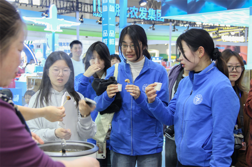 在农博会“上课”，学子直呼“学到了”
