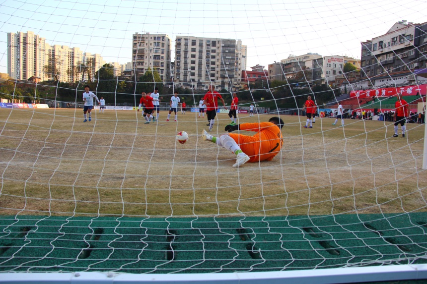 2025十堰市首届足球超级联赛（“堰超”）郧阳赛区现场。