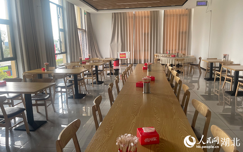 幸福食堂的桌椅擺放整齊。人民網記者 周倩文攝