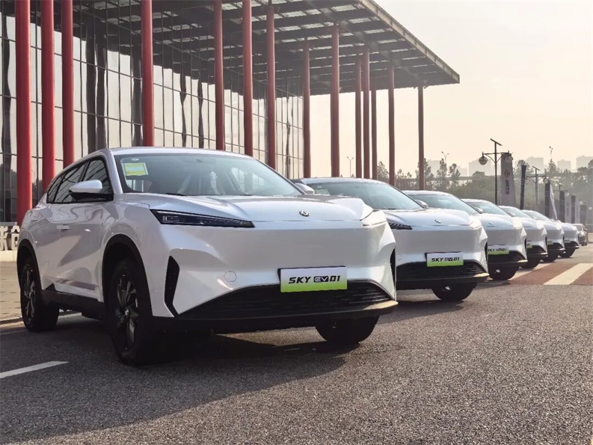 全球首款独立北斗量产乘用车东风风神SKY EV01交付