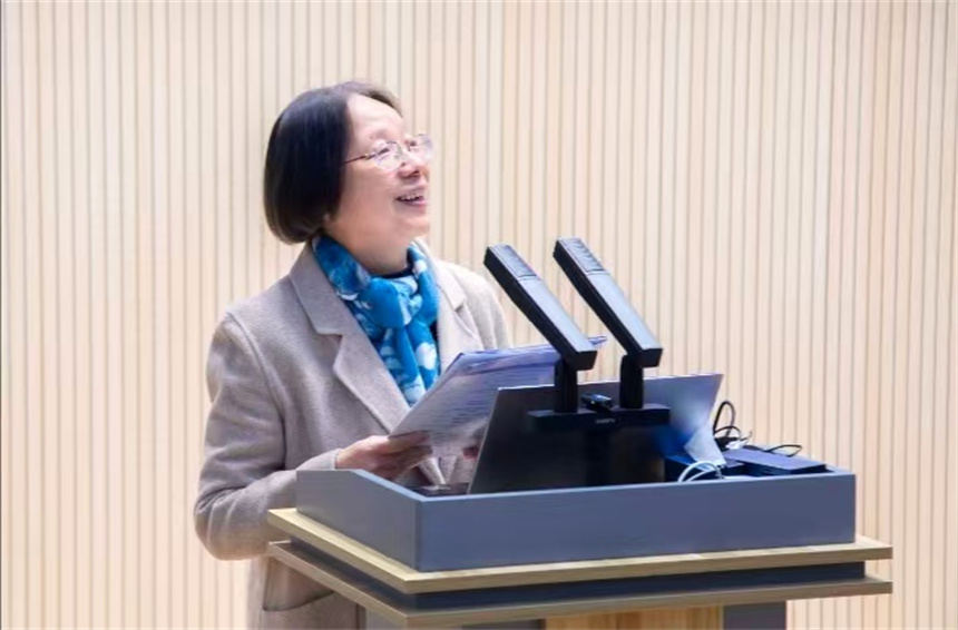 華中師范大學外國語學院教授楊虹在進行演講
